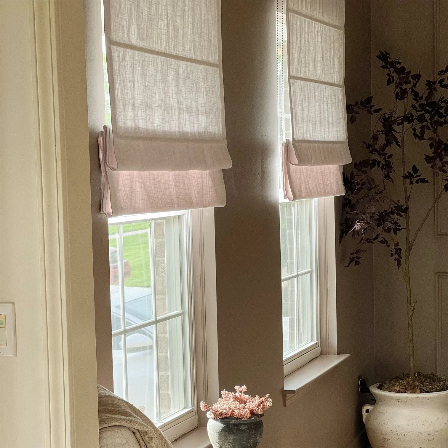 Liz Beige White Outside Mounted Roman Shade